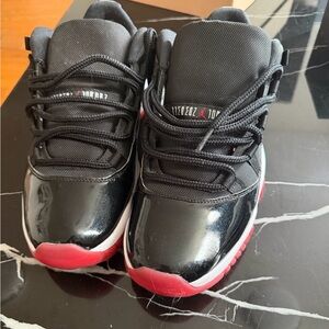 Jordan 11.   Sz 11.5.      No sole no box.